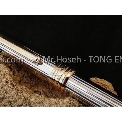Montblanc Meisterstuck Masterpiece Classique Solitaire Sterling Silver & Gold Vermeil Ribbed Godron Fountain Pen 1448 / 11739 Montblanc Meisterstuck Masterpiece Classique Solitaire Sterling Silver & Gold Vermeil Ribbed Godron Fountain Pen 1448 / 11739