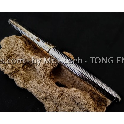 Montblanc Meisterstuck Masterpiece Classique Solitaire Sterling Silver & Gold Vermeil Ribbed Godron Fountain Pen 1448 / 11739 Montblanc Meisterstuck Masterpiece Classique Solitaire Sterling Silver & Gold Vermeil Ribbed Godron Fountain Pen 1448 / 11739