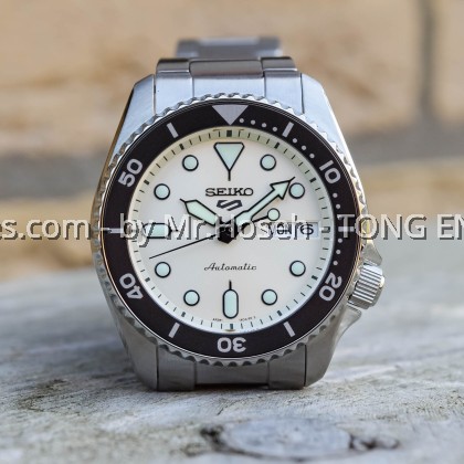 Seiko 5 Sports SKX ‘Midi’ Cream SRPK31K1 Seiko 5 Sports SKX ‘Midi’ Cream SRPK31K1